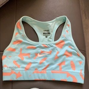 Nike XS sports bra. LIKE BRAND NEW CONDITION.